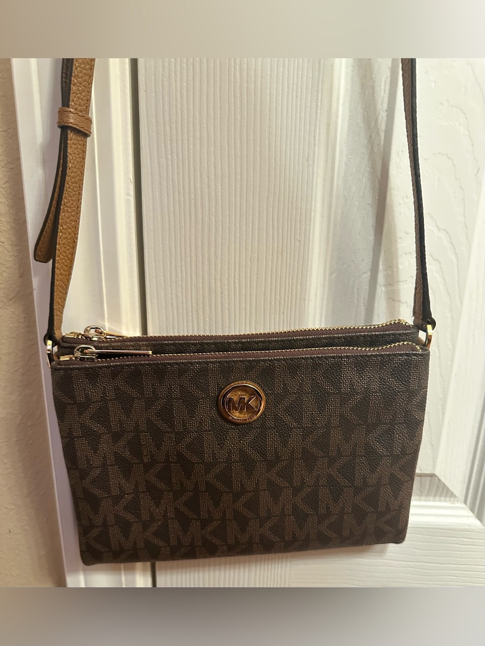 Michael Kors Crossbody Bag-Like New - Picture 11 of 12
